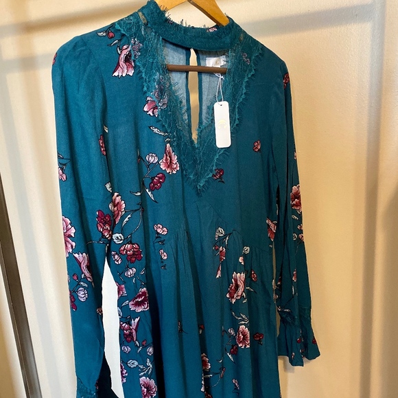 Charming Charlie Peasant Dress w/ V-Neck Detailing - Picture 1 of 5